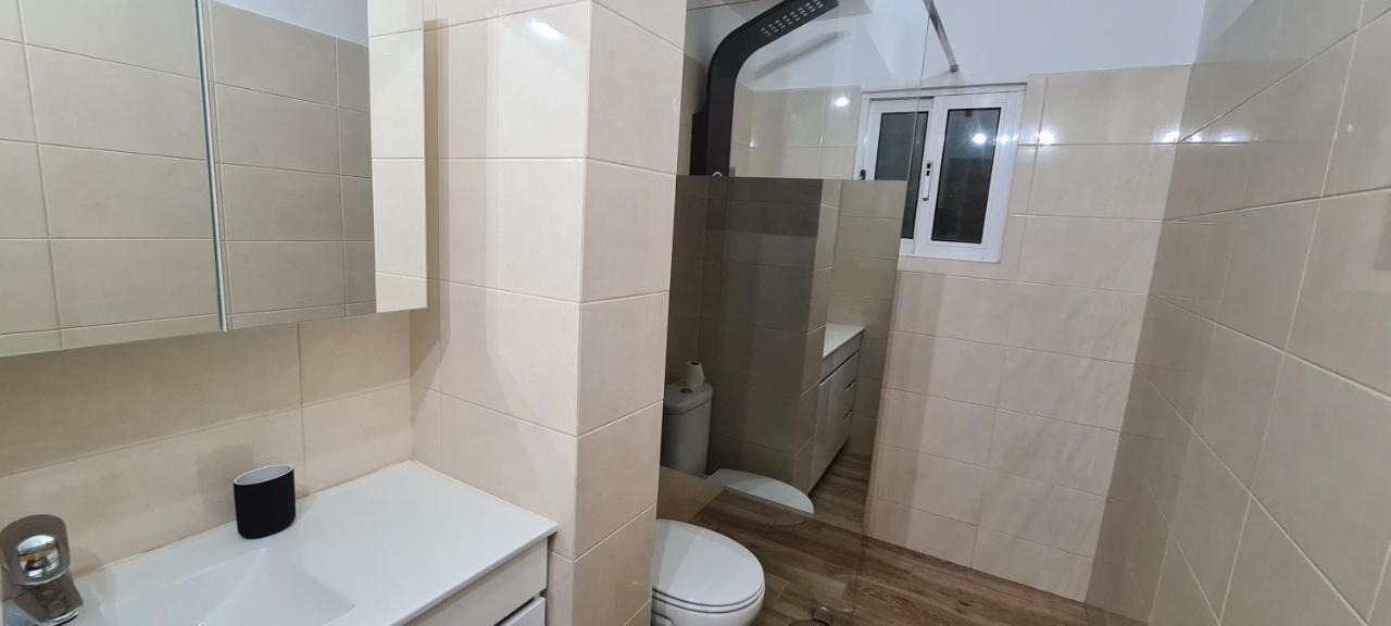 Large 4 Bedroom - Appartement